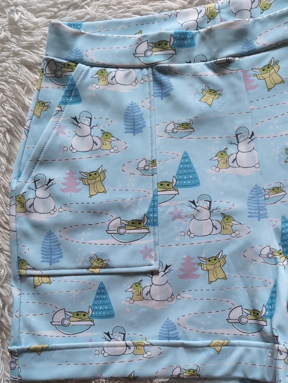 Blackmilk Star Wars The Child Winter Wonderland Baby Yoda Cuffed Shorts XL - Picture 5 of 12